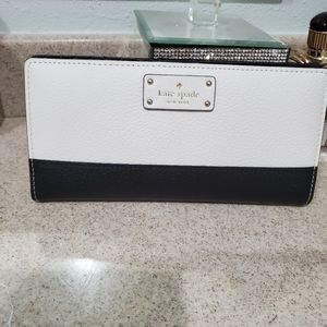 KATE SPADE Black + White Leather Bifold Wallet *NWOT* $158